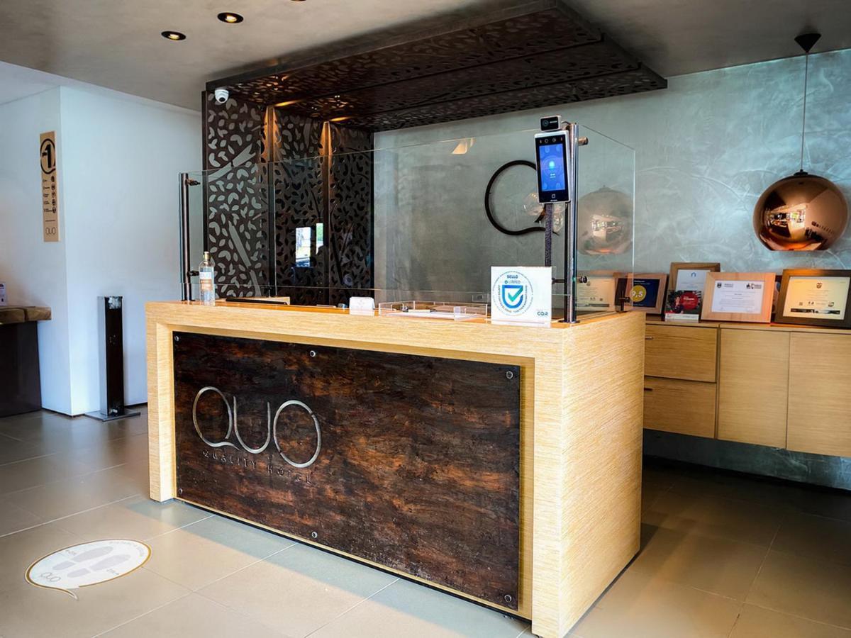 Quo Quality Hotel Манисалес Экстерьер фото A temperature screening station at the front desk of a hotel in Phuket, Thailand
