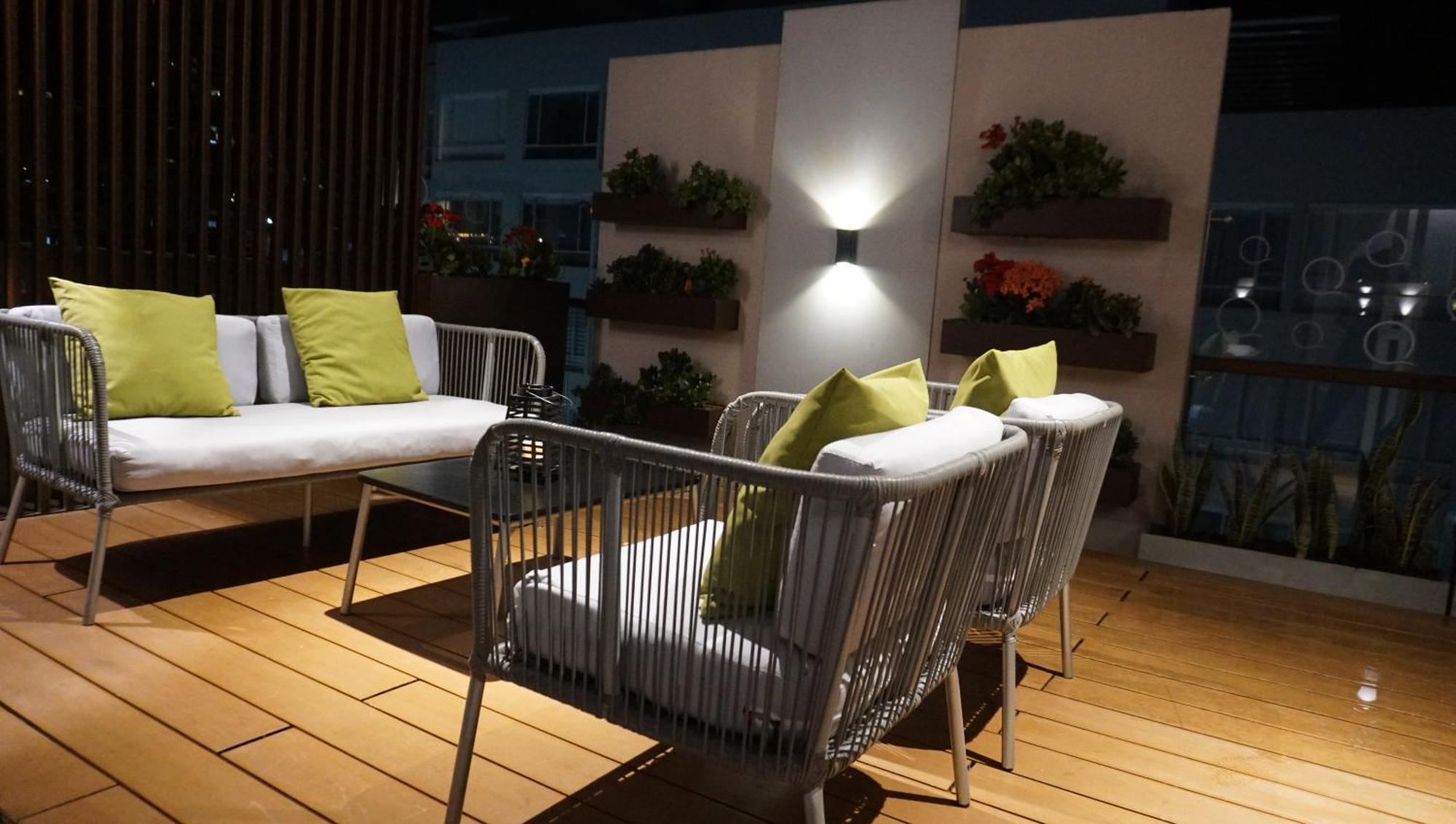 Quo Quality Hotel Манисалес Экстерьер фото A modern garden furniture set